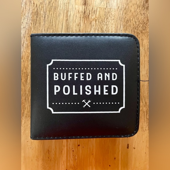 Buffed and Polished 8pc Shoe Shine Travel Kit NWT 2 polishes 3 brushes 2 cloths - Picture 3 of 8